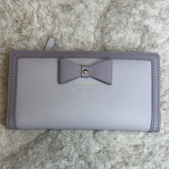 NWOT Kate Spade Light Gray Wallet with Bow Detail - Picture 1 of 8